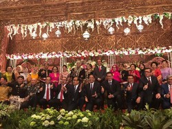 Jokowi dan Iriana Hadiri Resepsi Pernikahan Putra Menlu Retno
