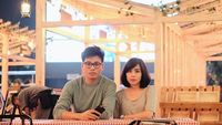 Intip 6 Foto Romantis Rendy Pandugo Bersama Istri