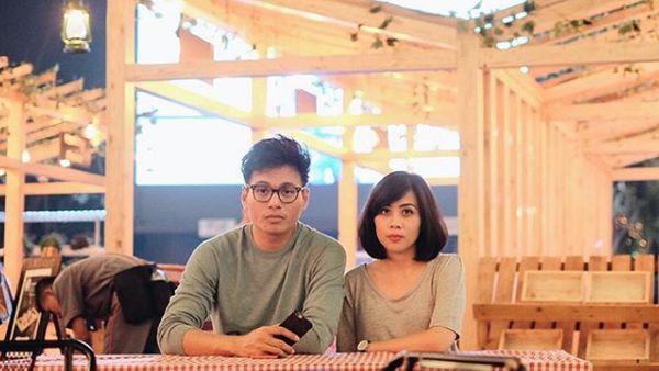 Intip 6 Foto Romantis Rendy Pandugo Bersama Istri
