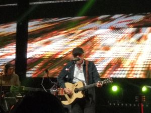 Iwan Fals Bagi Cerita soal Keluarga di Konsernya Iwan Fals Bagi Cerita soal Keluarga di Konsernya