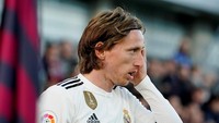 Luka Modric mendapat suara terbanyak di antara 11 pemain di Tim Terbaik UEFA 2018. Pada 2018, gelandang Real Madrid dan Kroasia itu meraih gelar Pemain Terbaik UEFA, Pemain Terbaik FIFA, serta Ballon dOr. Foto: Vincent West/Reuters