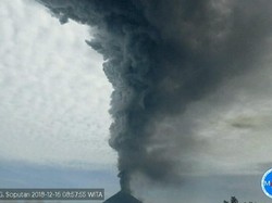 Gunung Soputan di Sulawesi Utara Erupsi
