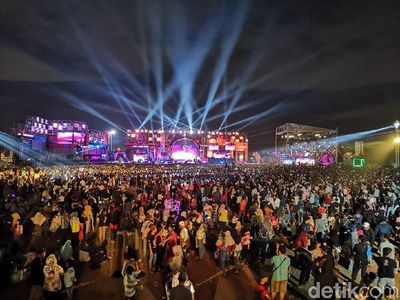 Ratusan Ribu Penonton Berpesta di Panggung Megah Sweet 17 Transmedia