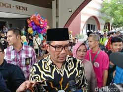 Massa Rayakan OTT Bupati Cianjur, Ridwan Kamil: Jaga Ketertiban