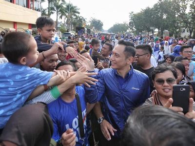 Gaya Kampanye AHY: Biru-biru Sapa Warga Pekanbaru