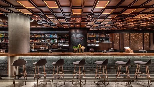 Serba Cokelat, Begini Kerennya Gerai Baru Starbucks di AS