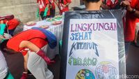 Aksi Anak SMP Bersih-bersih Sampah Plastik di Car Free Day