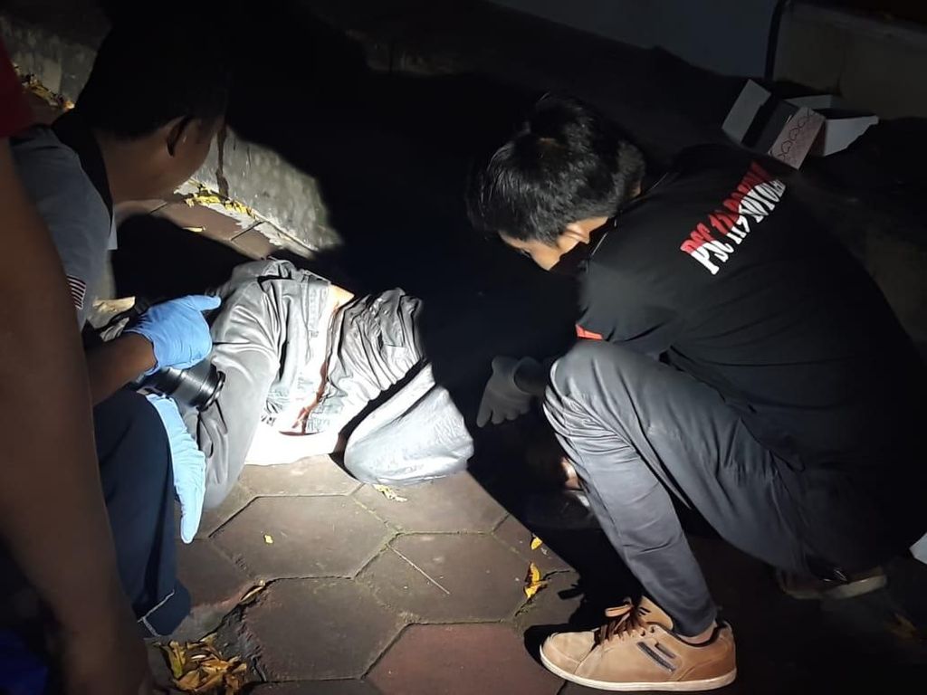 Identitas Mayat yang Ditemukan dengan Usus Terburai Akhirnya Terungkap Identitas Mayat yang Ditemukan dengan Usus Terburai Akhirnya Terungkap