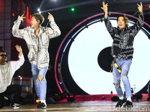 Aksi Super Junior D&E yang Bikin ELF Histeris di HUT Transmedia