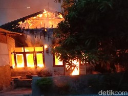 Kompor Lupa Dimatikan, Rumah Kos di Kediri Ludes Terbakar