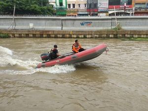 Tolong! Bocah Hilang Tenggelam di Kalimalang Bekasi