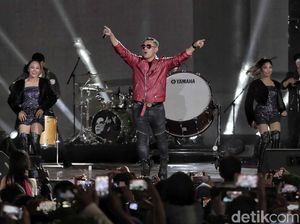 Judika Terkesan Lihat Penampilan Penyanyi Tunanetra Nurlela Judika Terkesan Lihat Penampilan Penyanyi Tunanetra Nurlela