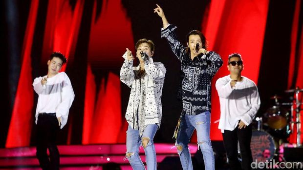 Ketulusan Seorang Ibu Rela Temani Anak Nonton Konser K-Pop