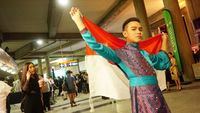 Hebohnya Pendukung Sonia di Miss Universe 2018, Ada yang Pakai Kebaya