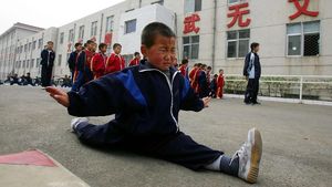 Lentur Kebangetan! Kelincahan Para Bocah yang Sedang Latihan Kung Fu