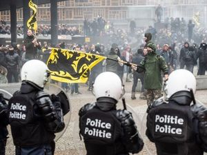 Timnas Belgia Kalah Picu Suporter Rusuh di Brussel, Kendaraan Dibakar