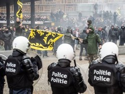 Timnas Belgia Kalah Picu Suporter Rusuh di Brussel, Kendaraan Dibakar