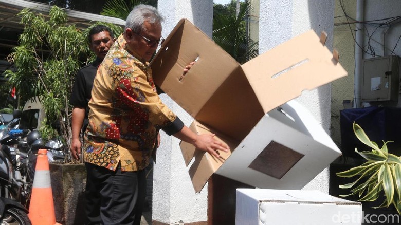 Ketua KPU Sebut Kotak Suara Kardus Hemat Biaya Ketua KPU Sebut Kotak Suara Kardus Hemat Biaya