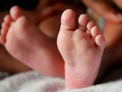 Pengadilan Singapura Bolehkan Pria Homoseksual Adopsi Anak Kandungnya