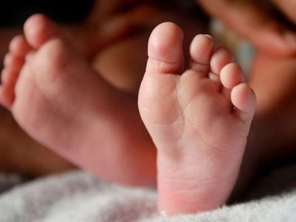 Pengadilan Singapura Bolehkan Pria Homoseksual Adopsi Anak Kandungnya Pengadilan Singapura Bolehkan Pria Homoseksual Adopsi Anak Kandungnya