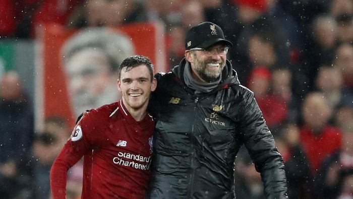Soccer Football - Premier League - Liverpool v Manchester United - Anfield, Liverpool, Britain - December 16, 2018  Liverpool manager Juergen Klopp celebrates with Andrew Robertson at the end of the match   Action Images via Reuters/Carl Recine  EDITORIAL USE ONLY. No use with unauthorized audio, video, data, fixture lists, club/league logos or 