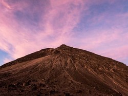Potret Langit Gunung Merapi yang Eksotis