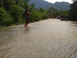 Ratusan Rumah di Mamuju Tengah Sulbar Terendam Banjir 1 Meter