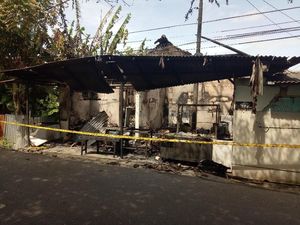 Tabrak Kios Bensin di Bali, Pemotor Tewas dan Warung Terbakar