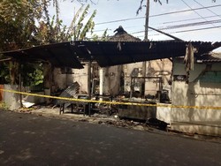 Tabrak Kios Bensin di Bali, Pemotor Tewas dan Warung Terbakar