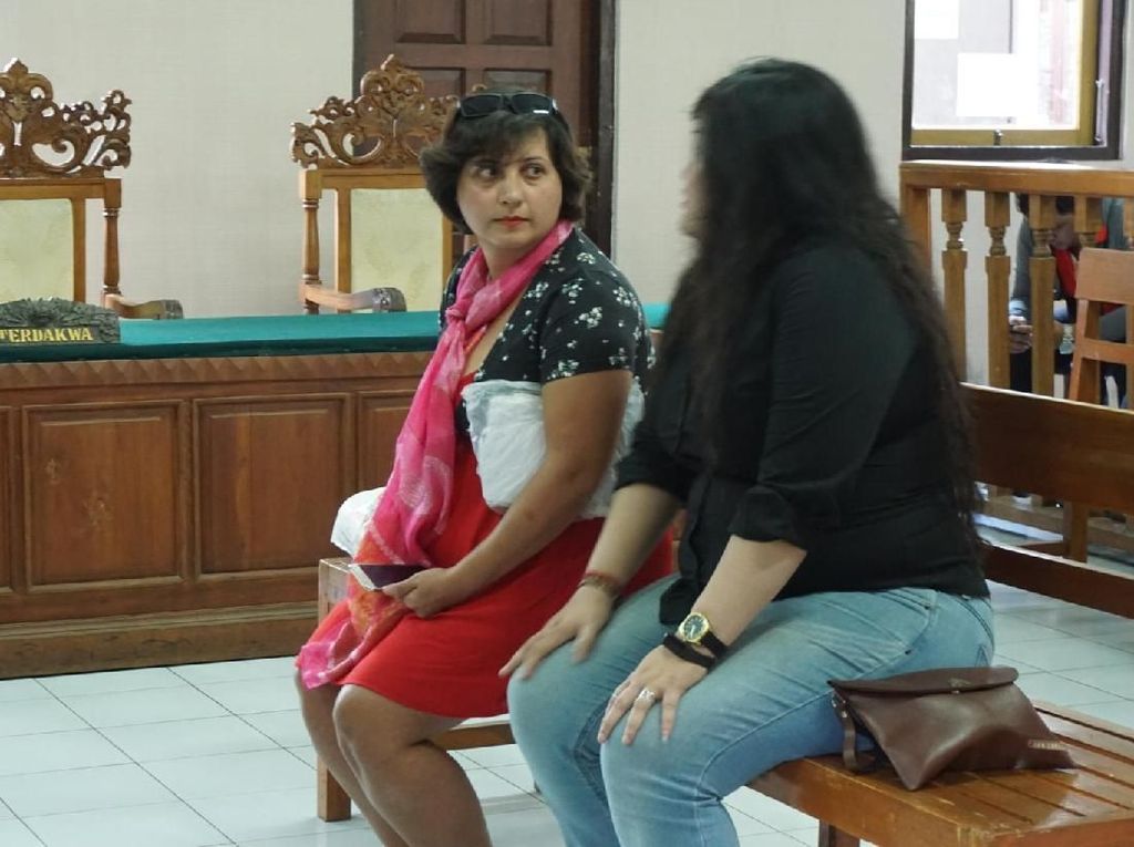 WN Inggris: Tampar Staf Imigrasi, Onar di Sidang, Merengek Pulang WN Inggris: Tampar Staf Imigrasi, Onar di Sidang, Merengek Pulang
