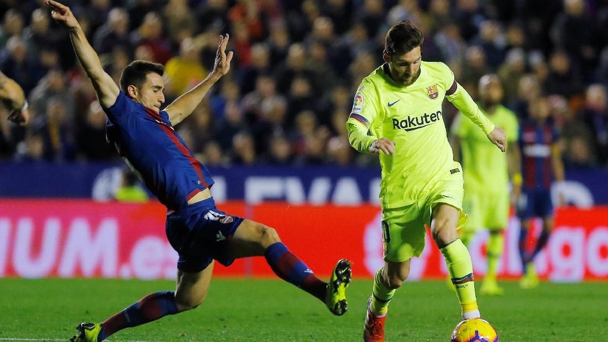 Lionel Messi bikin tiga gol dan mengreasikan dua assist saat Barcelona menghajar Levante 5-0 (REUTERS/Heino Kalis)