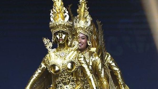 Foto: Baju Unik Finalis Laos, Juara Kostum Nasional Miss Universe 2018