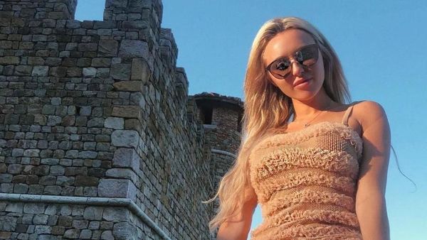 Foto: Sosialita Seksi yang Dipolisikan, Jual Tas dan Topi dari Kulit Ular