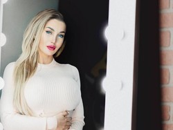 Duh! Wanita Ini Implan Bulu Mata Pakai Rambut Kemaluan