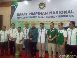Sandiaga Mundur dari Ketum Asosiasi Pedagang Pasar Seluruh Indonesia Sandiaga Mundur dari Ketum Asosiasi Pedagang Pasar Seluruh Indonesia