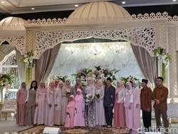 Adat Sunda Iringi Resepsi Pernikahan Opik-Bebi di Bandung