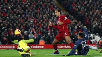 Manchester United mencuri gol di menit ke-37 usai Alisson Becker melakukan blunder saat mengantisipasi crossing dari sisi kanan. (Clive Brunskill/Getty Images)