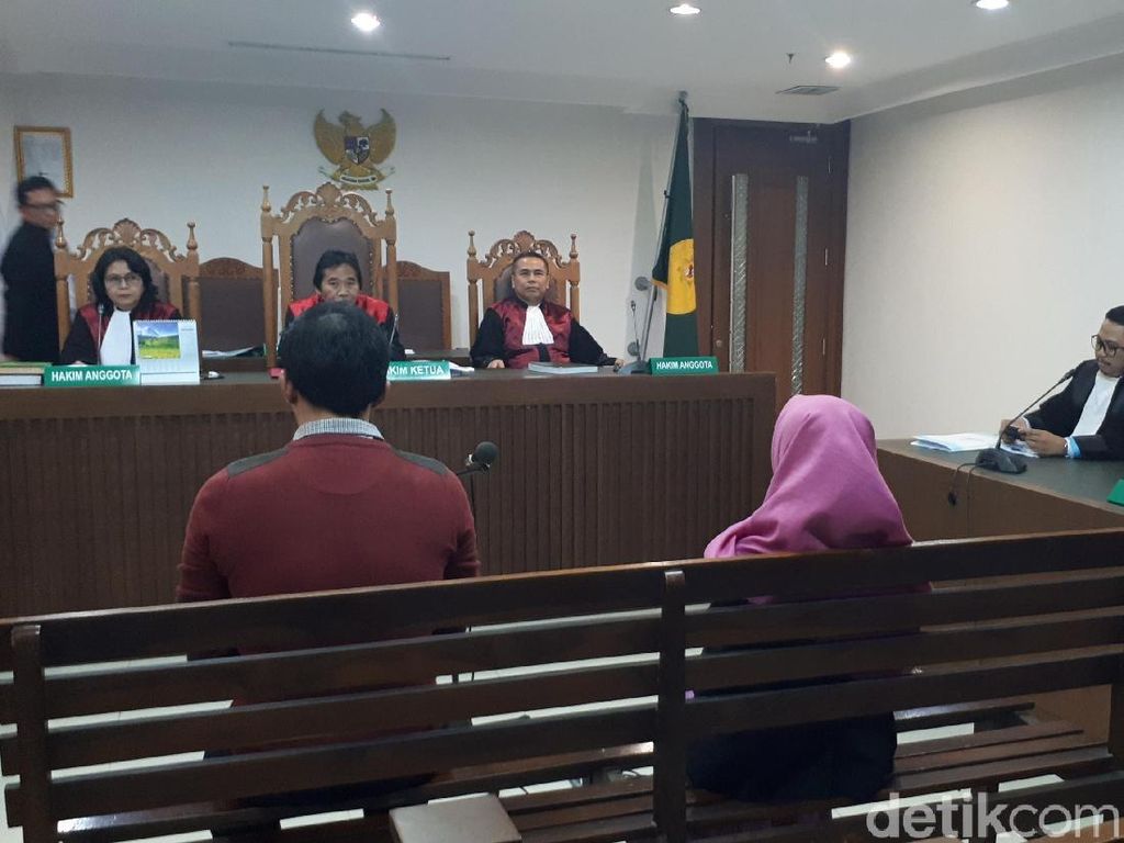 Bagikan Kupon Umrah, Caleg PAN Mandala Dituntut 6 Bulan Penjara Bagikan Kupon Umrah, Caleg PAN Mandala Dituntut 6 Bulan Penjara