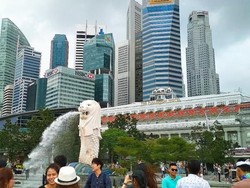 WNI Diizinkan Masuk Singapura, Viral Pramugari Tenangkan Bayi di Pesawat