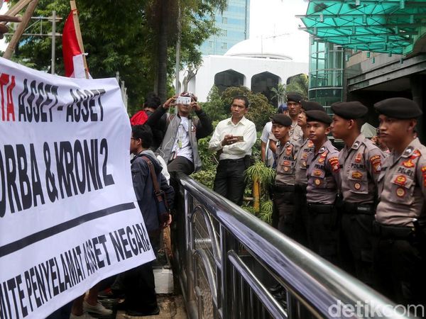 Benci Orba, Pendemo Tuntut Granadi Disita