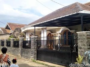 KPK Datangi Rumah Kadis dan Kabid SMP Disdikbud Cianjur KPK Datangi Rumah Kadis dan Kabid SMP Disdikbud Cianjur