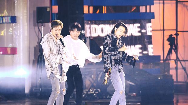 Penampilan Eunhyuk dan Donghae di HUT Transmedia ke-17