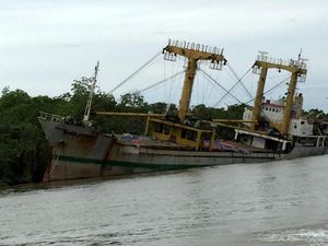 Misteri Kapal Hantu di Sungai Kalimantan Misteri Kapal Hantu di Sungai Kalimantan