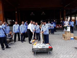 Pemkot Solo Bakar 54.404 KTP Tak Valid