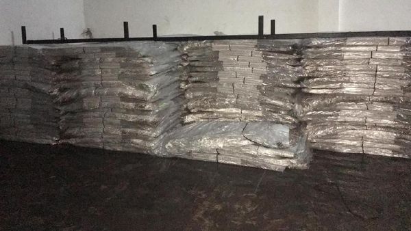 Foto: Waduh, 2.065 Kotak Suara Kardus Terendam Banjir di Bali