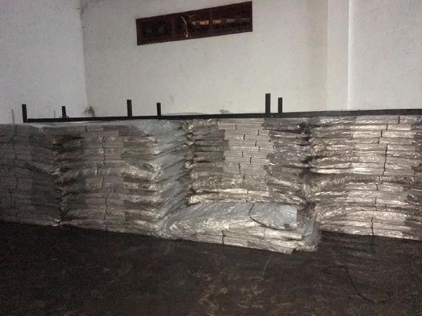 Foto: Waduh, 2.065 Kotak Suara Kardus Terendam Banjir di Bali