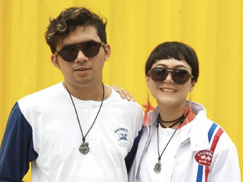 Poppy Sovia dan suami/ 