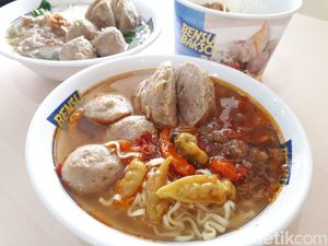 Bensu Bakso: Huahh! Pedas Nampol Bakso Tetelan Berkuah Cabe Rawit