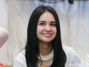 Senyuman Manis Michelle Ziudith