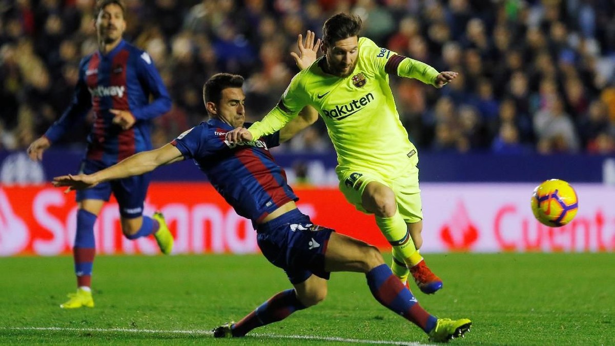 Lionel Messi mencetak hat-trick ke gawang Levante. (Foto: Heino Kalis/Reuters)